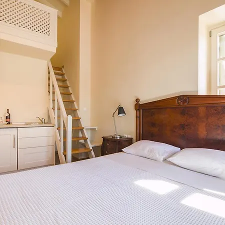 Lägenhetshotell Thea 4*